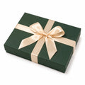 Scatola regalo 30 x 22 x 6 cm in cartone verde con nastro champagne stile elegante