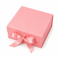 Scatola regalo quadrata 20 x 20 x 8 cm in cartone rosa con nastro di raso