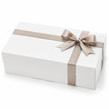Scatola regalo 30 x 20 x 10 cm in cartone bianco con nastro satinato beige - confezione elegante